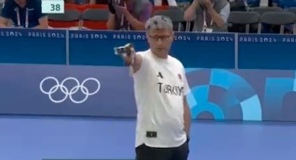 El tirador turco Yusuf Dikec se hizo viral tras ganar una medalla de plata en París 2024 en pose ‘casual’ con una mano en el bolsillo