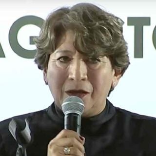 Delfina Gómez asiste a presentación de libro de Gutiérrez Müller mientras Chalco estaba inundado