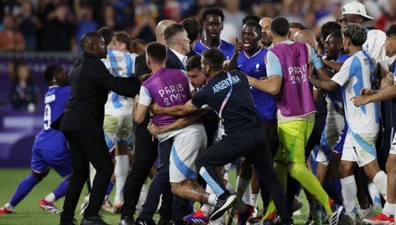 ¡Se van con escándalo! Francia elimina a Argentina del futbol olímpico y terminan a los golpes 