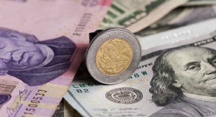 El peso cae 1.75% y cierra en 18.98 por dólar; lidera las pérdidas entre las monedas globales