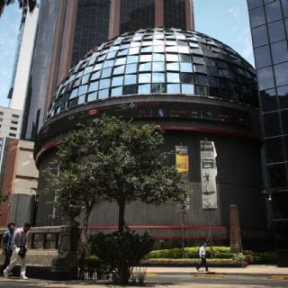 Peso y bolsa empiezan la semana con retrocesos