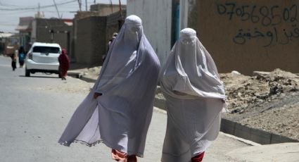 Ellas con burka, ellos con barba y los vehículos sin música: las estrictas normas impuestas por los talibanes en Afganistán