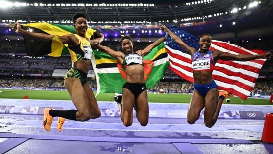 Thea LaFond le da a Dominica la primera medalla su historia olímpica: Se cuelga el oro en triple salto femenil