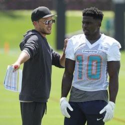 Tyreek Hill extiende su contrato por tres años y 90 millones de dólares con los Dolphins