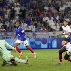 El anfitrión Francia vence a Egipto para alcanzar la Final del futbol olímpico; luchará por el oro ante España