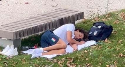 El italiano Thomas Ceccon, medallista de oro en 100 metros dorso, duerme en un parque luego de quejarse de la Villa Olímpica