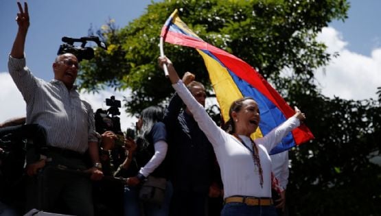 Machado y González Urrutia piden a policías y militares “que se coloquen del lado del pueblo” e impidan el “golpe de Estado” de Maduro