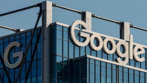 Sentencia antimonopolio contra Google pone en riesgo acuerdo de 20 mil mdd para ser el motor de búsqueda predeterminado en dispositivos de Apple