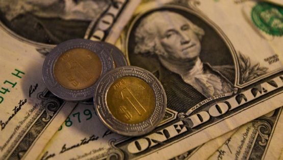 Peso mexicano se aprecia y cierra en 19.26 por dólar tras declaración del Banco de Japón descartando nuevas alzas de tasas de interés