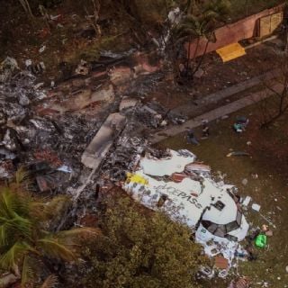 Aerolínea aclara que el avión que se desplomó en Sao Paulo llevaba 61 ocupantes