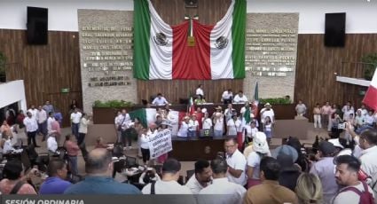 Trabajadores del Poder Judicial irrumpen en el Congreso de Yucatán e intentan hacerlo en Puebla