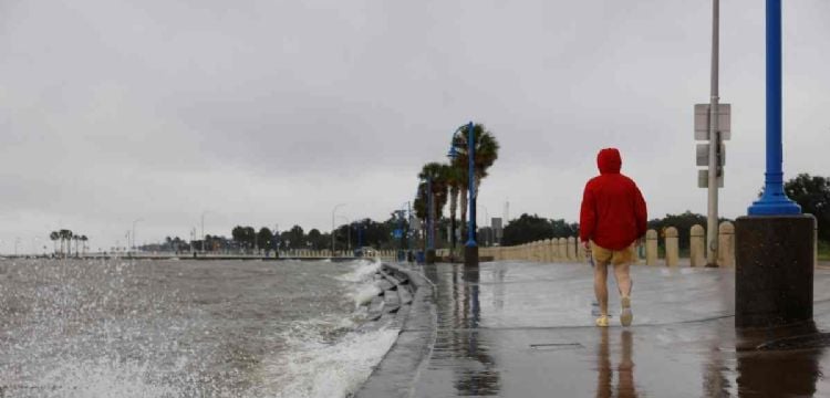 El huracán "Francine" amenaza a Louisiana con inundaciones y cortes de luz