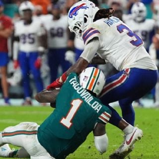 Tua Tagovailoa, QB de Miami Dolphins, sufre la tercera conmoción cerebral de su carrera ante Buffalo