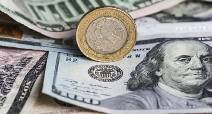 Previsiones de baja de tasas en EU impulsan al peso mexicano: cierra en 19.53 por dólar