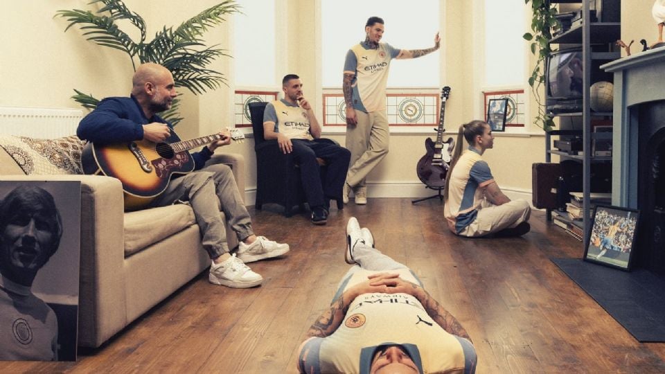 El City recreó la icónica portada de 'Definitely Maybe'.