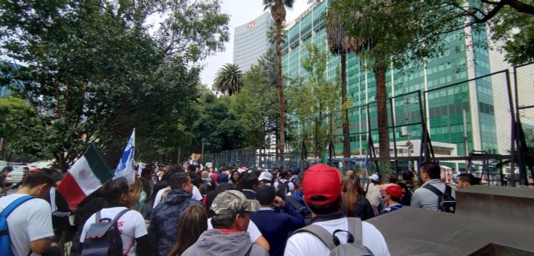 Trabajadores del Poder Judicial se manifestaron frente a la BMV y la embajada de Estados Unidos