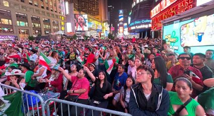 Miles de mexicanos celebran el Grito de Independencia en Times Square con mariachi y bailes