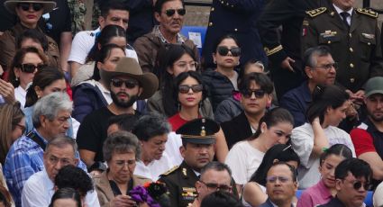 Ángela Aguilar y Christian Nodal acuden al desfile militar en el Zócalo de la CDMX