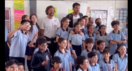 Los exfutbolistas Andrea Pirlo y Gianluigi Buffon visitan escuela en Guadalupe, Nuevo León, para convivir y jugar ‘cascarita’ con los niños