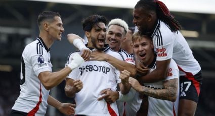 El mexicano Raúl Jiménez anota un golazo, su segundo en la Premier, para un sólido triunfo del Fulham sobre Newcastle