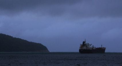 El huracán "John" toca tierra como categoría 3 en Marquelia, Guerrero