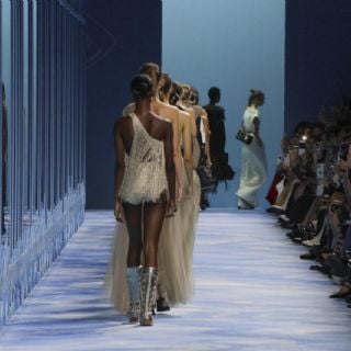 Dior viste a la mujer de libre amazona en la Semana de la Moda de París