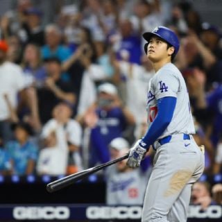 Aficionado dice que ganó la pelota del 50/50 de Ohtani y demanda para evitar su subasta