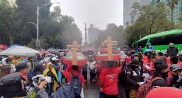 Arranca la marcha en la CDMX por los 10 años de la desaparición de los 43 normalistas de Ayotzinapa