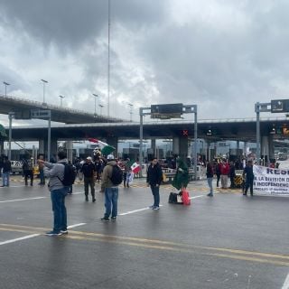 Trabajadores del PJ toman las casetas de la México-Cuernavaca; dejan pasar gratis