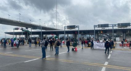 Trabajadores del Poder Judicial toman las casetas de la carretera México-Cuernavaca para dejar pasar gratis a los automovilistas