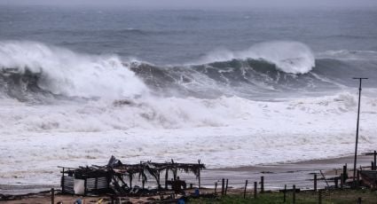 Tormenta tropical "John" se desplaza sobre el occidente de México y provocará lluvias en el país