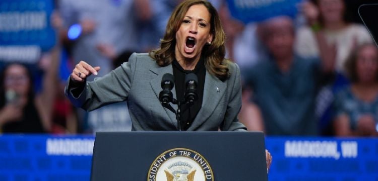 Kamala Harris visita la frontera con México para abordar la crisis migratoria