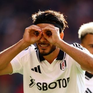 Raúl Jiménez anota su gol 50 en la Premier League y le da otro triunfo a Fulham