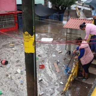 Se desborda el río Huacapa en Chilpancingo tras el paso del huracán "John" y deja inundaciones