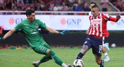 Chivas deja ir el triunfo en casa ante Rayados tras una pifia del 'Tala' Rangel