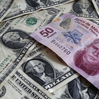 Precio del dólar retrocede ante nerviosismo por regreso de Trump: cotiza en 20.80 pesos