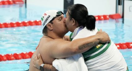 El mexicano Arnulfo Castorena, tetracampeón paralímpico, celebra su oro en París 2024 con el ‘motor’ y amor de su vida