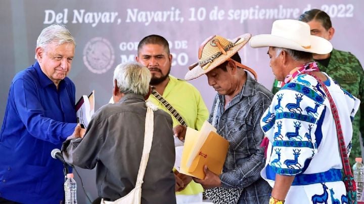 AMLO explotó los símbolos de los pueblos indígenas, pero los abandonó frente al crimen y los relegó de sus megaobras