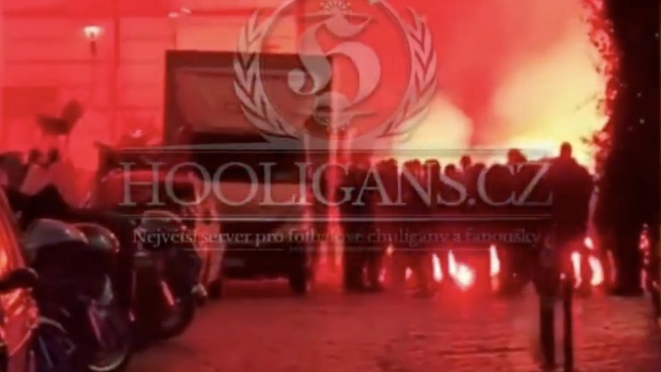 Los italianos recibieron a los aficionados españoles de manera hostil.