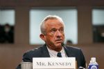 "Irresponsable y un peligro": alto funcionario de la FDA renunció por postura antivacunas de Kennedy