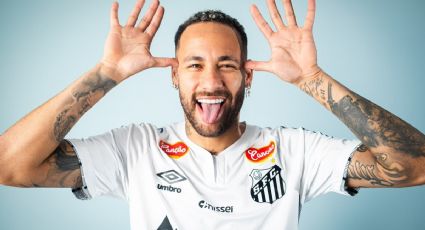 Neymar tiene espectacular recepción y firma con el Santos, donde usará el número 10 de Pelé: “Será un honor llevar este manto sagrado”