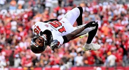 Afición de Buccaneers corea “MVP, MVP” tras touchdown de Tez Johnson y el receptor creyó que el cántico era para él; un compañero le aclaró que se referían al quarterback