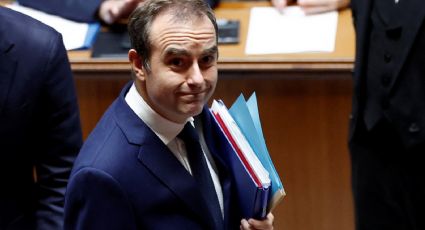 Primer ministro de Francia sobrevive a dos mociones de censura tras negociaciones para suspender la reforma de pensiones