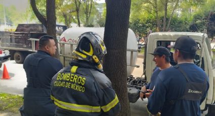 Reportan fuga de gas en una pipa sobre Circuito Interior en la CDMX; no se registran daños