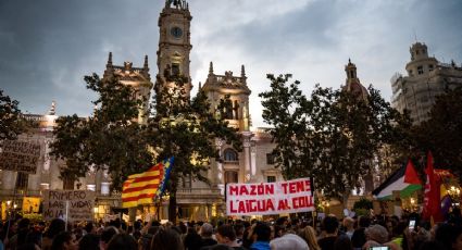 Miles de personas protestan en Valencia a un año de inundaciones que dejaron 229 muertos; piden dimisión del presidente regional