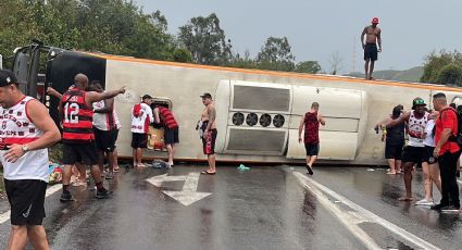 Al menos 46 aficionados de Flamengo quedan heridos tras volcar autobús en que viajaban a Argentina para la Semifinal de la Libertadores