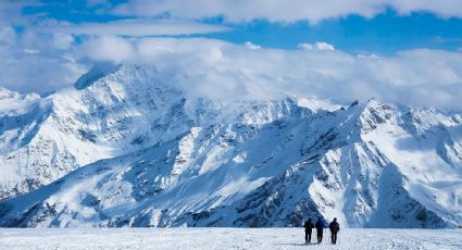 "El tiempo de este año no es normal": cientos de excursionistas escapan de tormenta de nieve en el monte Everest
