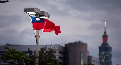 China despliega fuerzas navales y aéreas para vigilar buques militares de EU en el estrecho de Taiwán