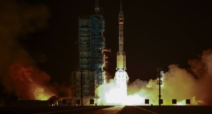 Ingresa tripulación de la Shenzhou-21 a la estación espacial china tras romper récord de acoplamiento