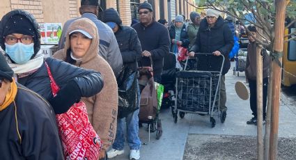 Hacen largas filas en EU en bancos de alimentos tras suspensión de apoyos por el cierre de gobierno